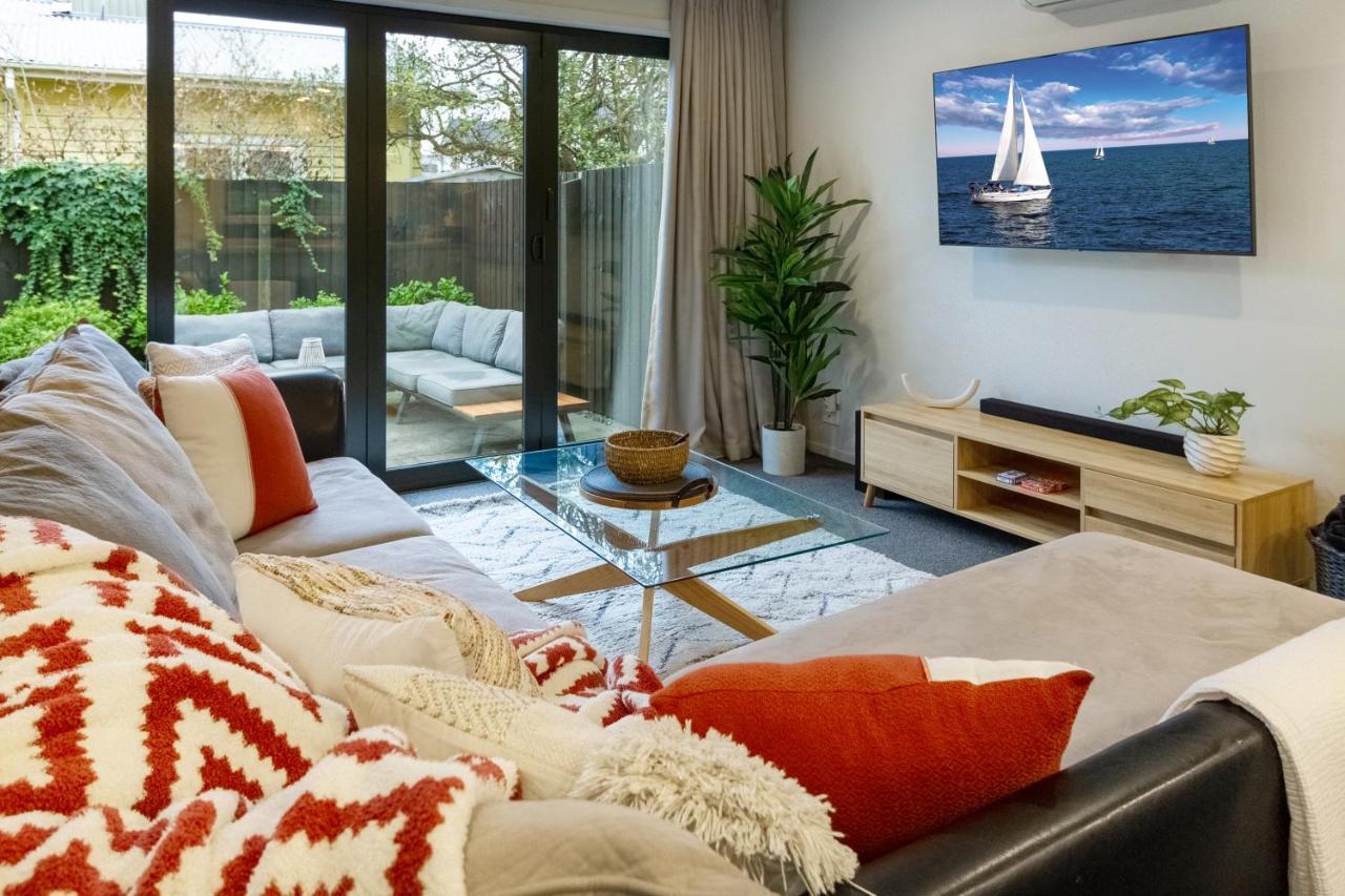 Downtown Delight 2 Bed 1 Bath - Single Garage Apartment Christchurch