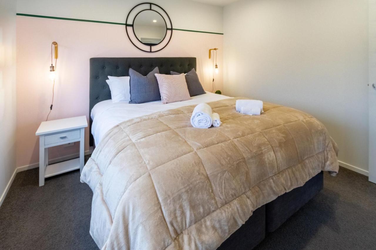 Apartment Downtown Delight 2 Bed 1 Bath - Single Garage *