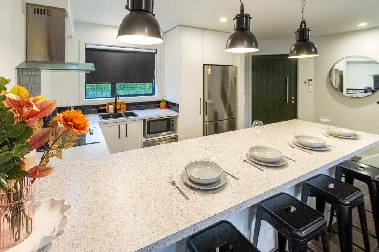 Downtown Delight 2 Bed 1 Bath - Single Garage