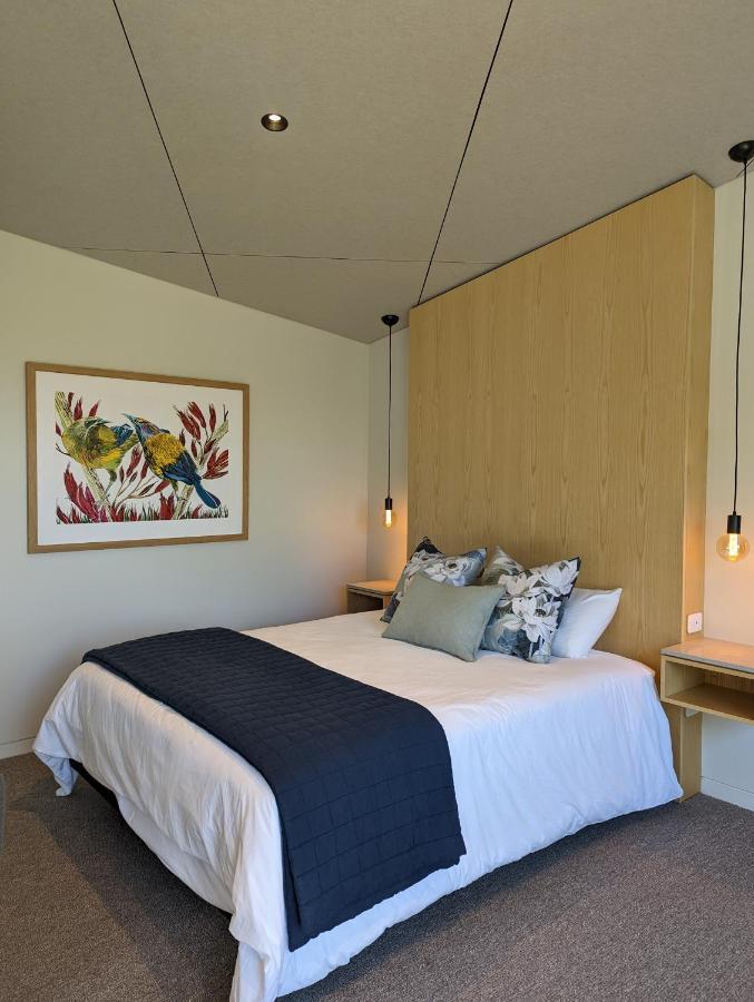 Tussock Hill Vineyard Retreats Hotel 4*