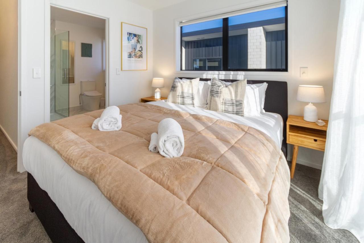 Walk To Riverside Market 4 Bed 4 Bath With Car Park