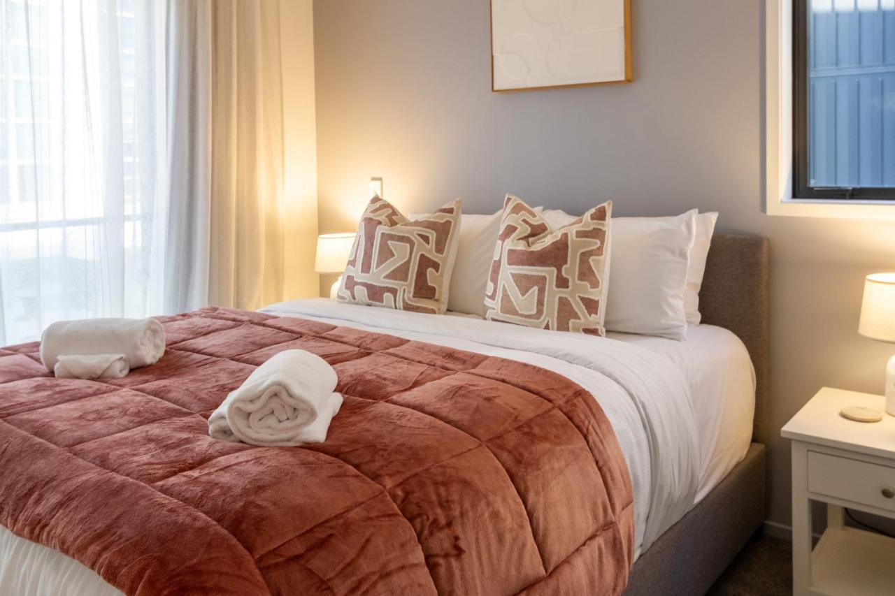 Walk To Riverside Market 4 Bed 4 Bath With Car Park Apartment *