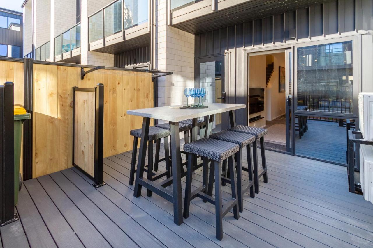 Walk To Riverside Market 4 Bed 4 Bath With Car Park *