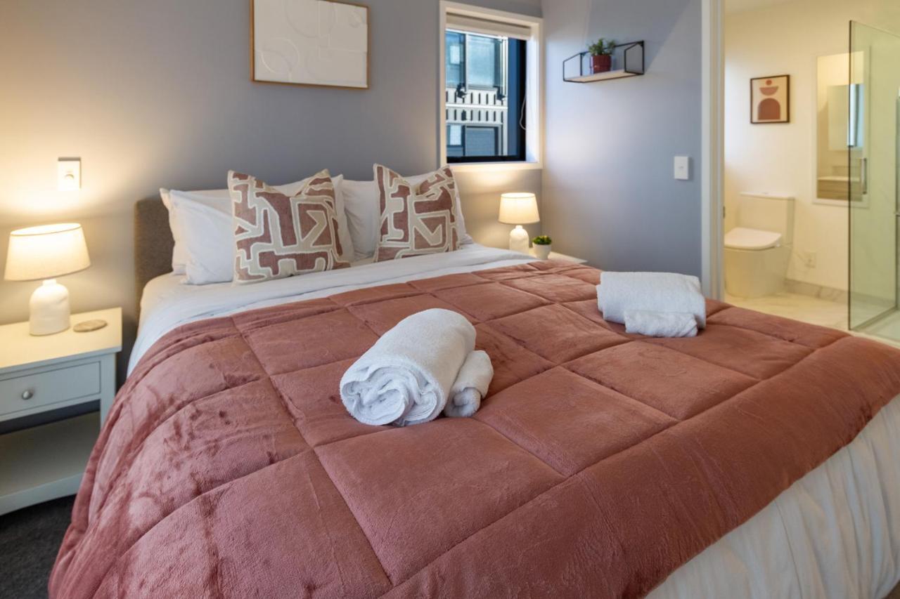 Walk To Riverside Market 4 Bed 4 Bath With Car Park Apartment