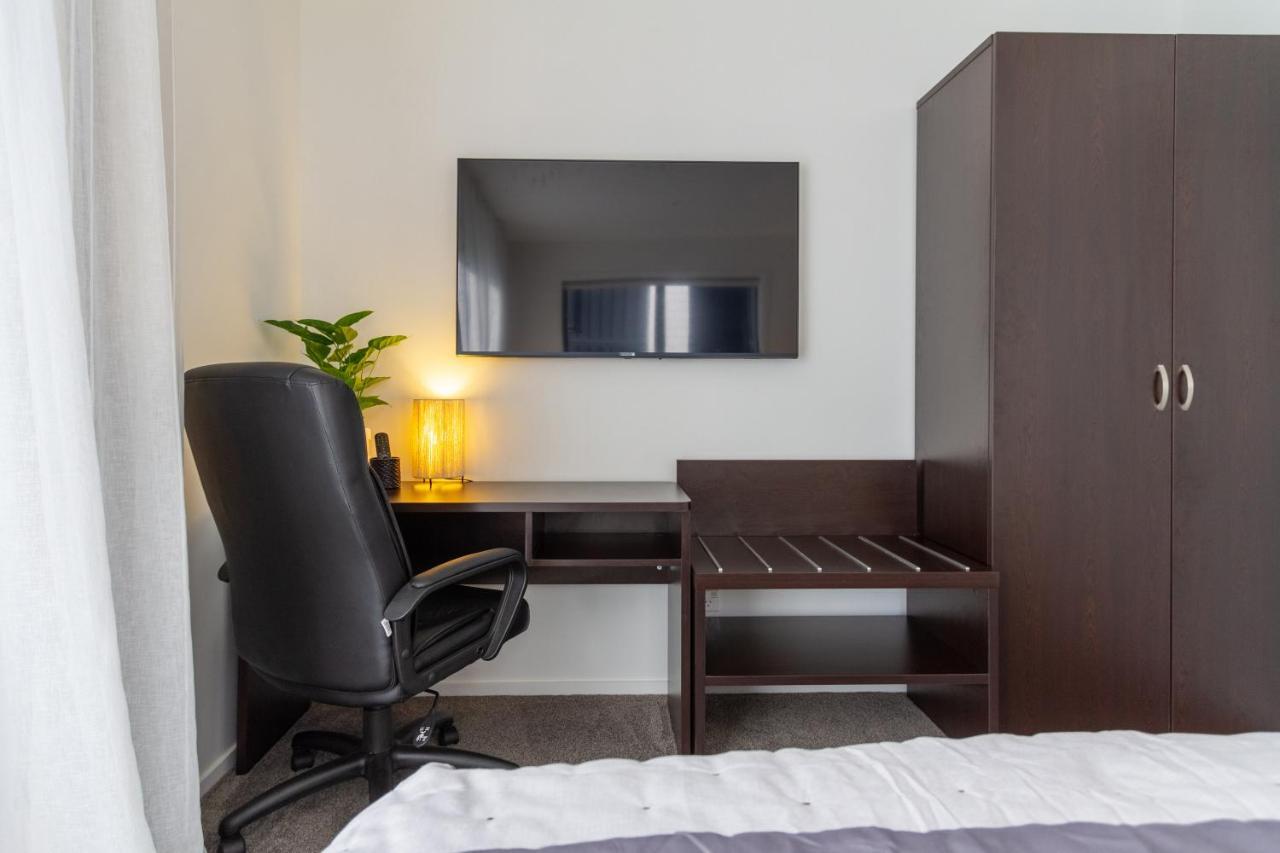 Walk To Riverside Market 4 Bed 4 Bath With Car Park Apartment
