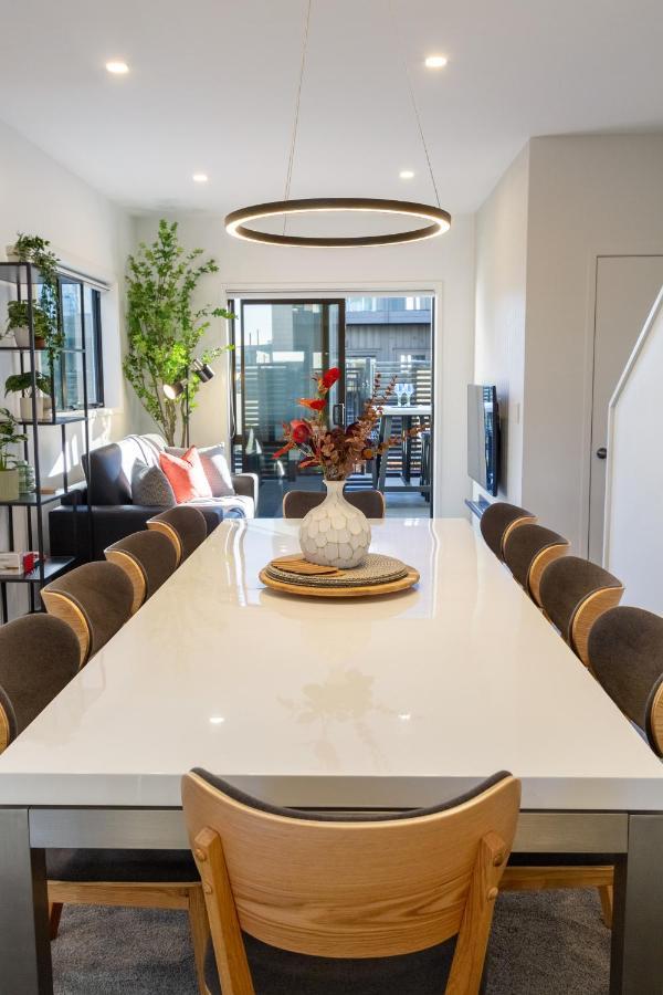 Apartment Walk To Riverside Market 4 Bed 4 Bath With Car Park *