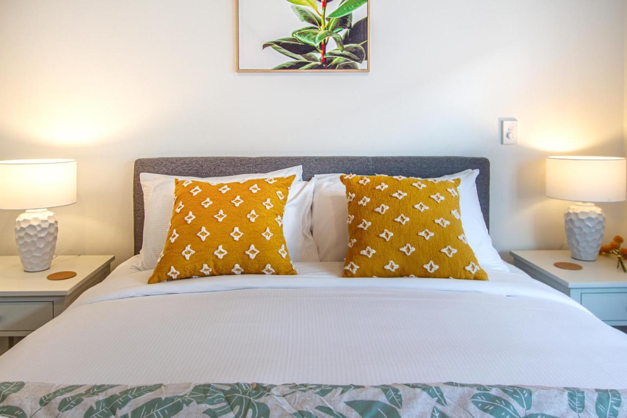 Vibrant City Abode - 2 Bed 2 Bath