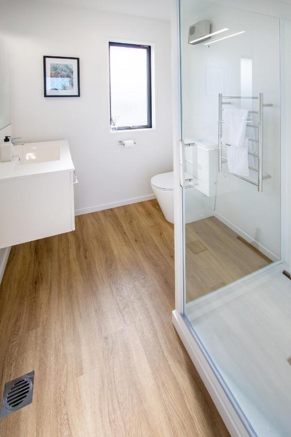 Sunsoaked & Stylish 3 Bed, 1.5 Bath W Garage *