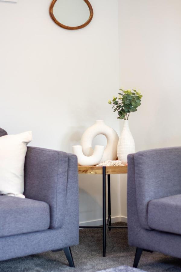 Apartment Sunsoaked & Stylish 3 Bed, 1.5 Bath W Garage Christchurch