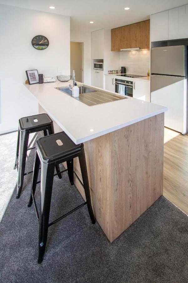 Apartment Sunsoaked & Stylish 3 Bed, 1.5 Bath W Garage Christchurch