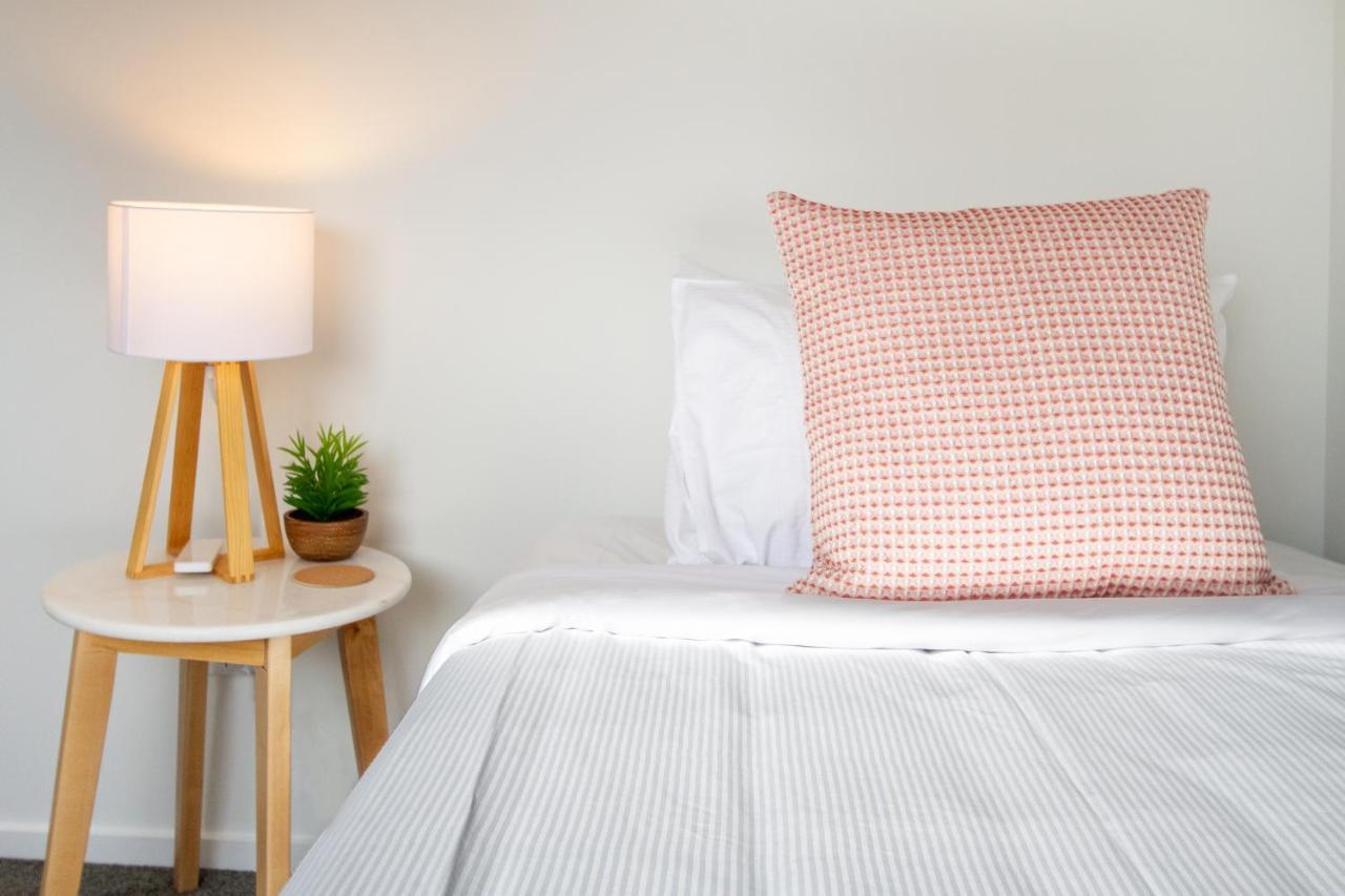 Sunsoaked & Stylish 3 Bed, 1.5 Bath W Garage *