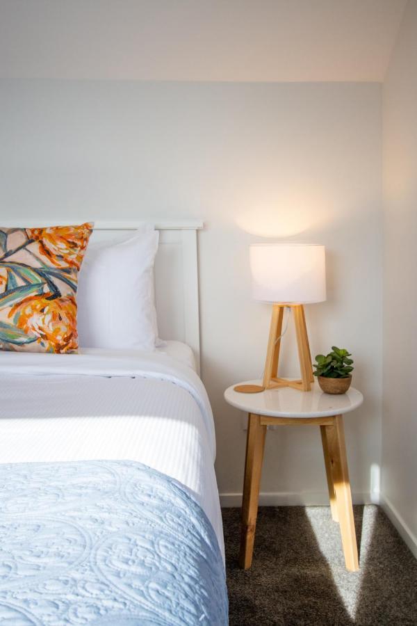 Sunsoaked & Stylish 3 Bed, 1.5 Bath W Garage *