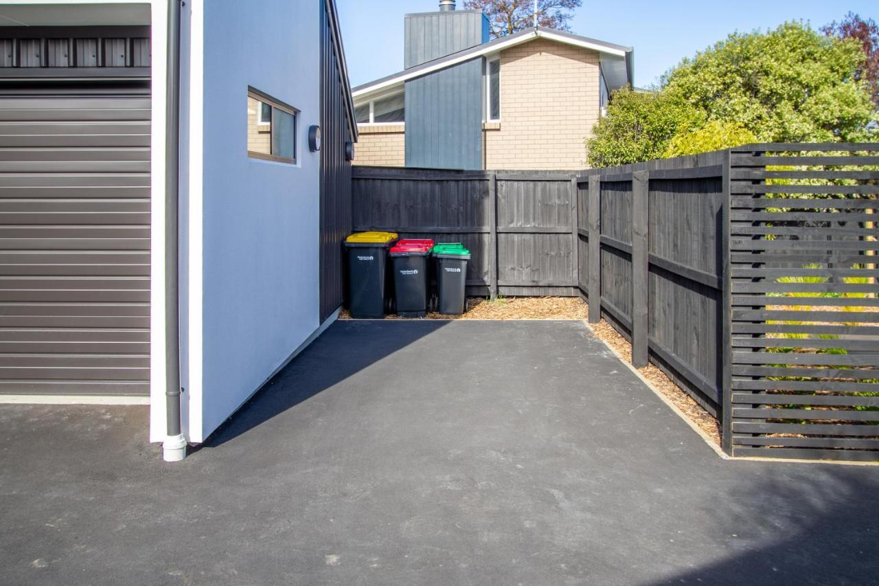 Sunsoaked & Stylish 3 Bed, 1.5 Bath W Garage * Christchurch
