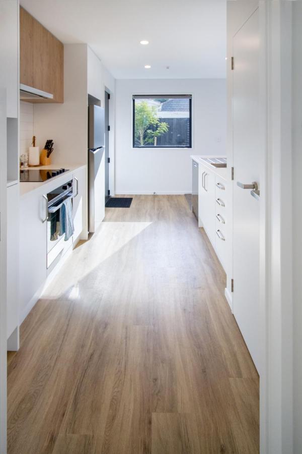 Apartment Sunsoaked & Stylish 3 Bed, 1.5 Bath W Garage