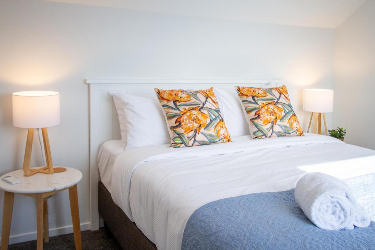 Sunsoaked & Stylish 3 Bed, 1.5 Bath W Garage