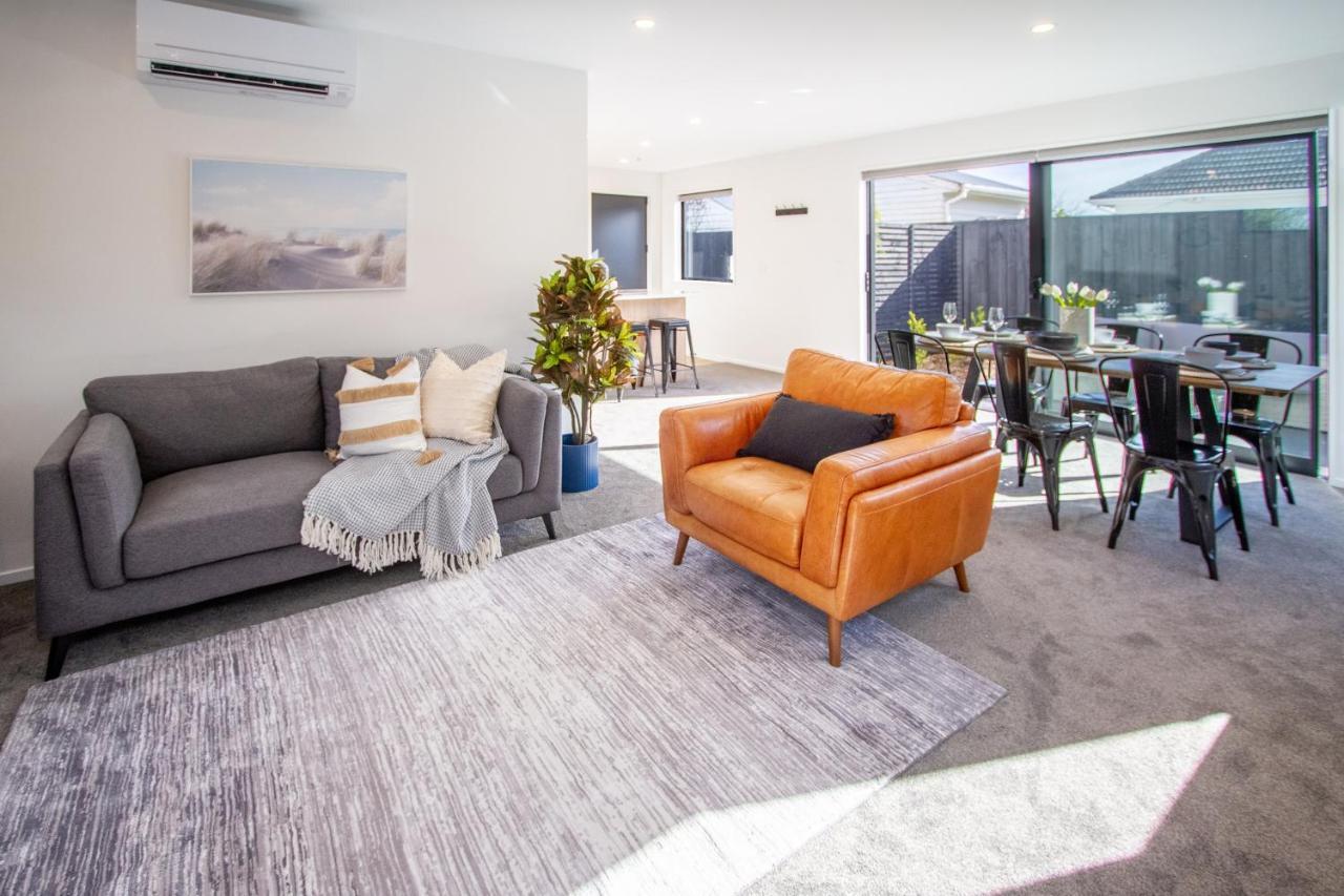 Sunsoaked & Stylish 3 Bed, 1.5 Bath W Garage Apartment