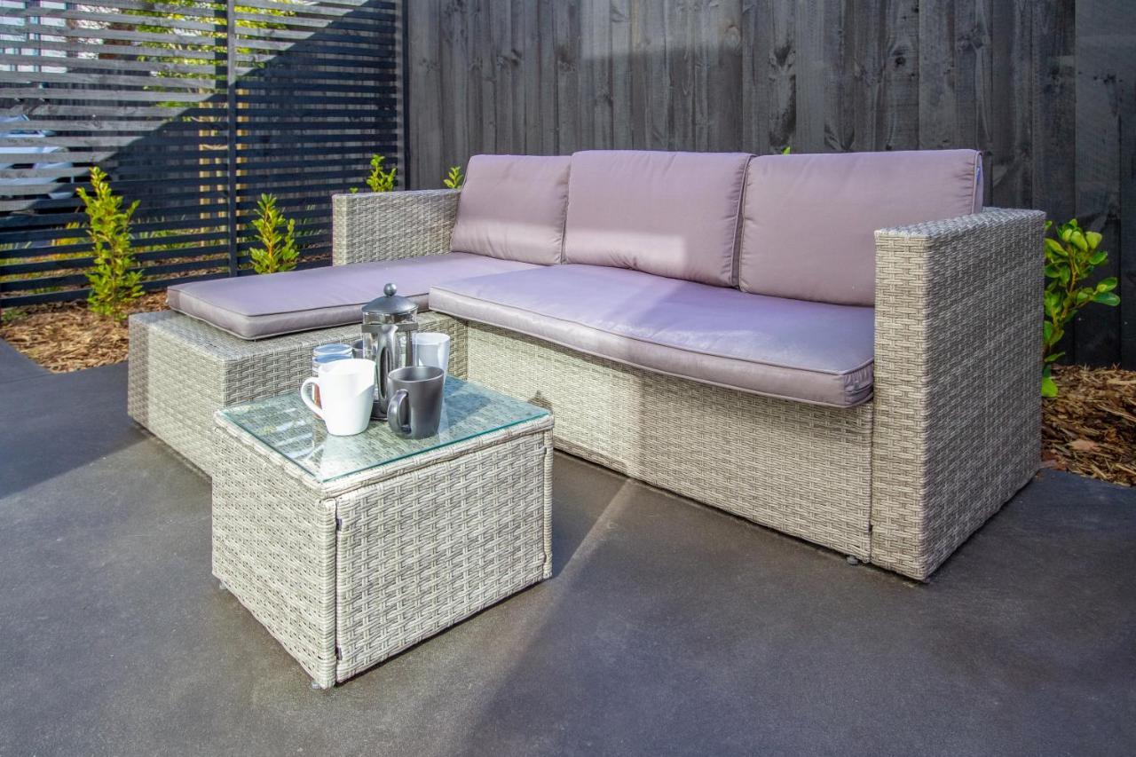 Apartment Sunsoaked & Stylish 3 Bed, 1.5 Bath W Garage Christchurch