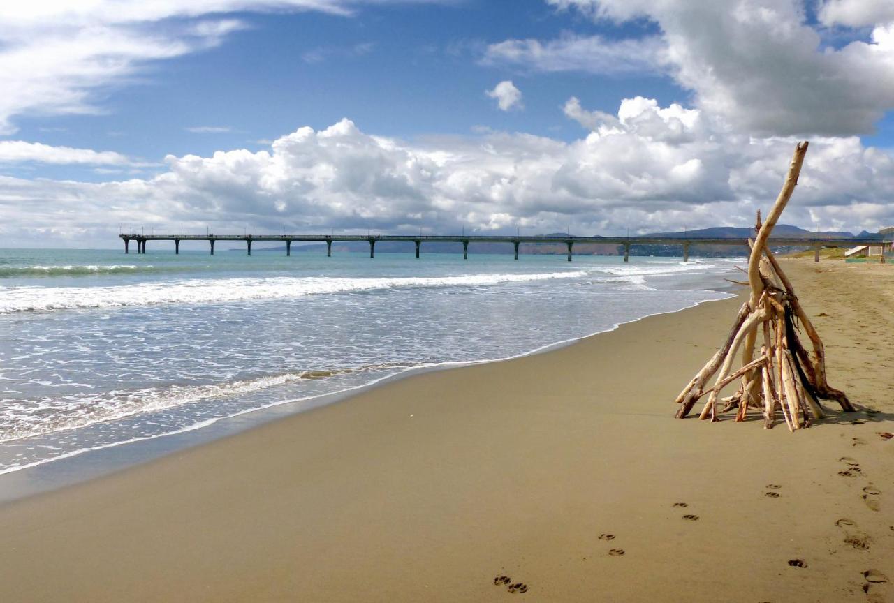 Beachside Bliss: 1 Bed 1 Bath Apartment