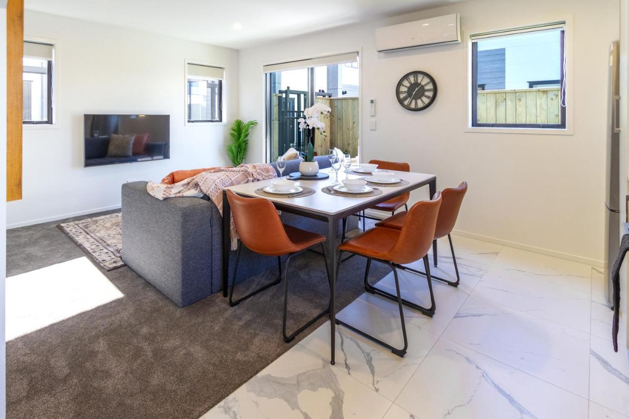 Beachside Bliss: 1 Bed 1 Bath Apartment Christchurch