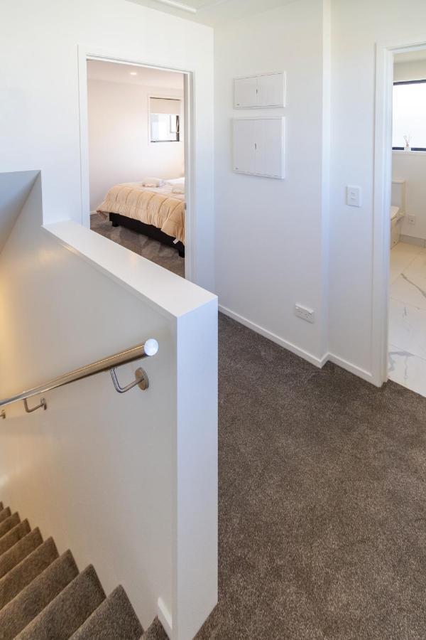 Beachside Bliss: 1 Bed 1 Bath Apartment *