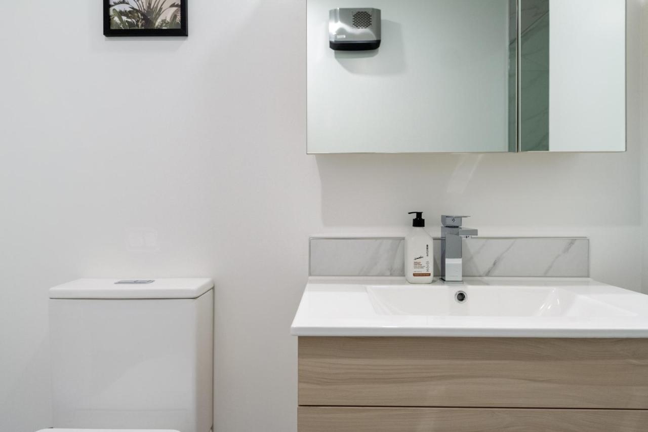 Apartment An Easy Walk To The Cbd - 2 Bed, 2 Bathroom *