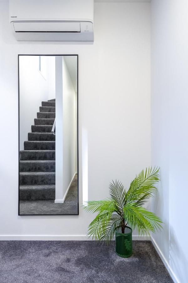 An Easy Walk To The Cbd - 2 Bed, 2 Bathroom Christchurch