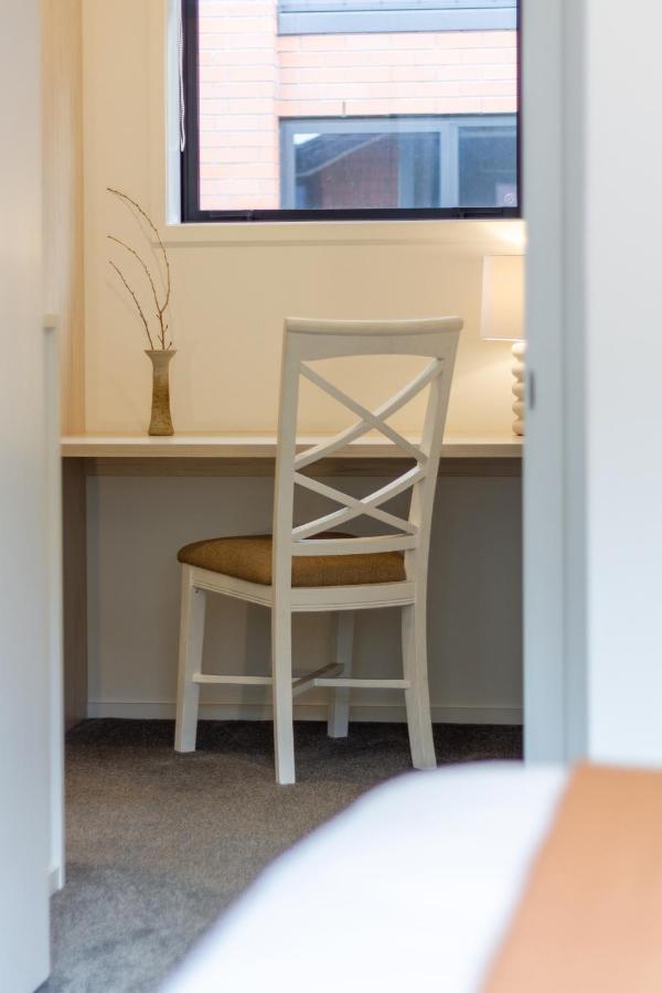 Gorgeous Getaway On Gloucester St- 1 Bed 1 Bath Christchurch