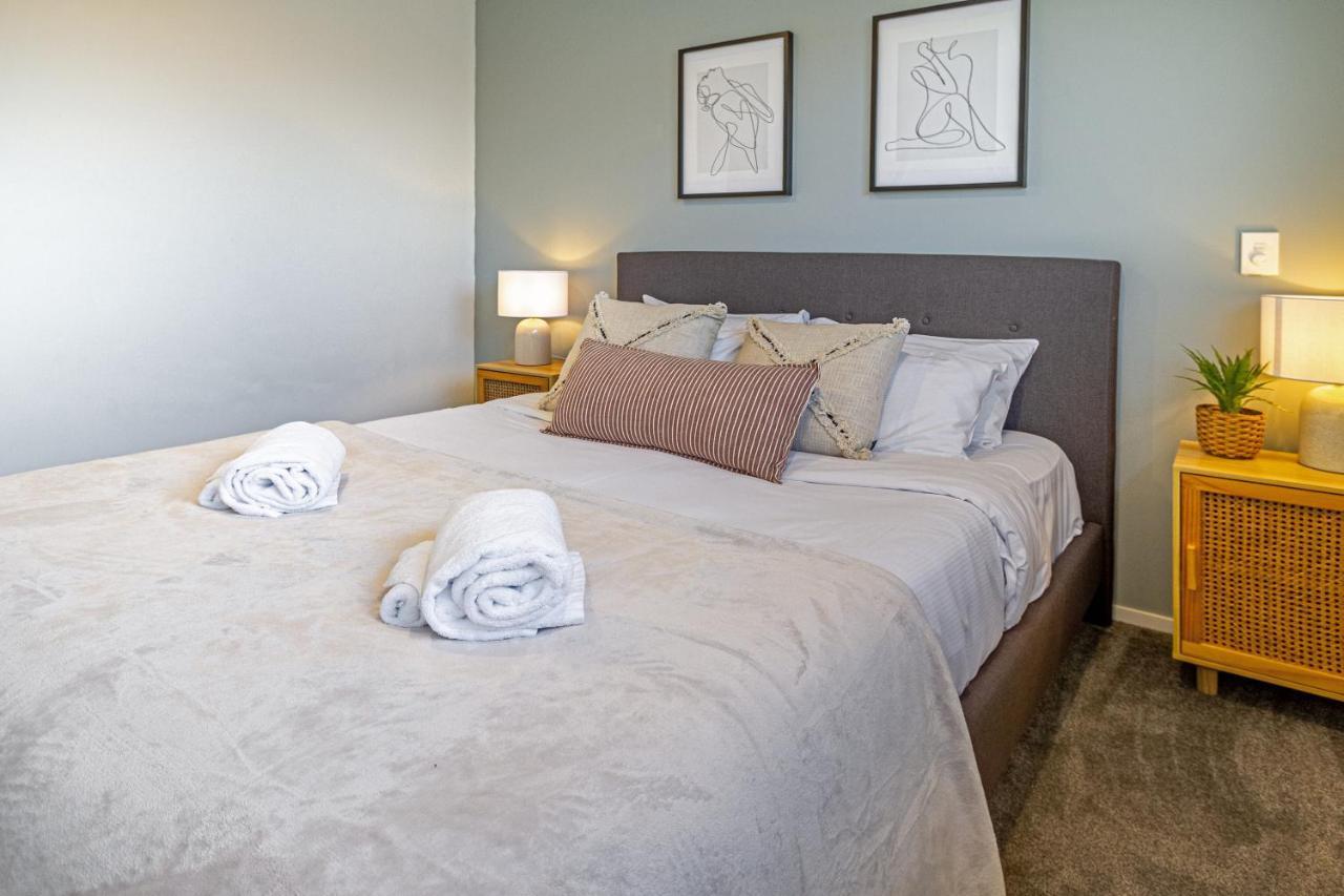 Apartment Hideout, Location, Location! W/park Christchurch