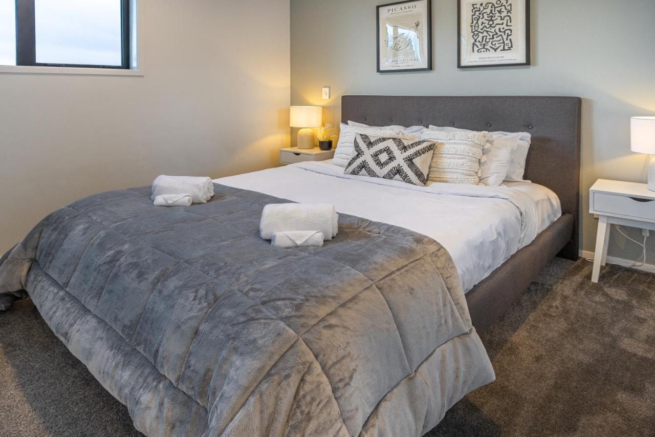 Hideout, Location, Location! W/park Apartment *