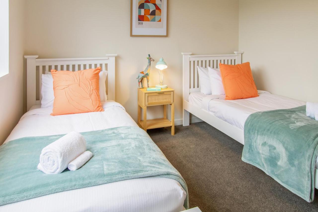 3 Bed 2.5 Bath Riccarton W/games Apartment *