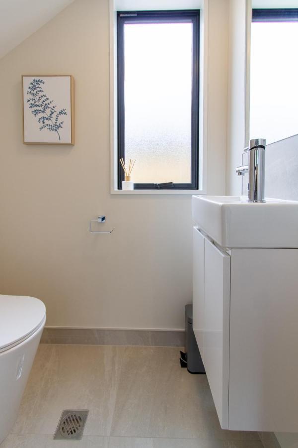 3 Bed 2.5 Bath Riccarton W/games Apartment *