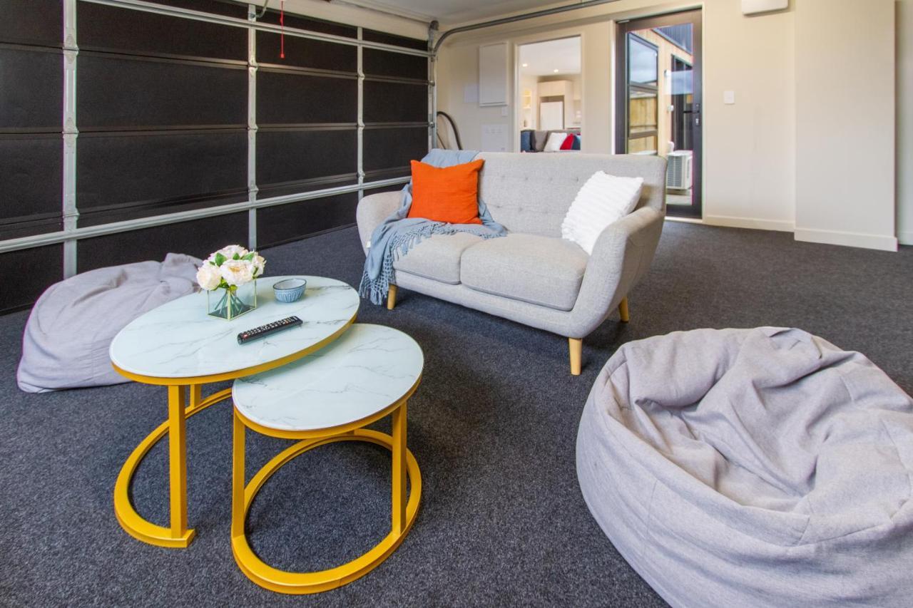 3 Bed 2.5 Bath Riccarton W/games Apartment