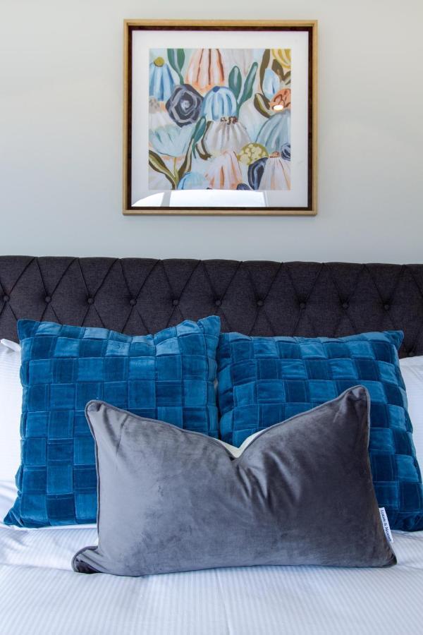 3 Bed 2.5 Bath Riccarton W/games Apartment