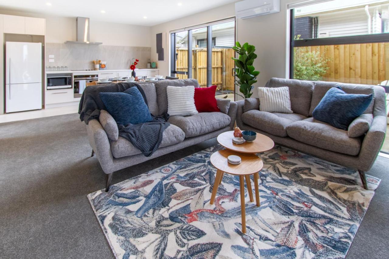 3 Bed 2.5 Bath Riccarton W/games