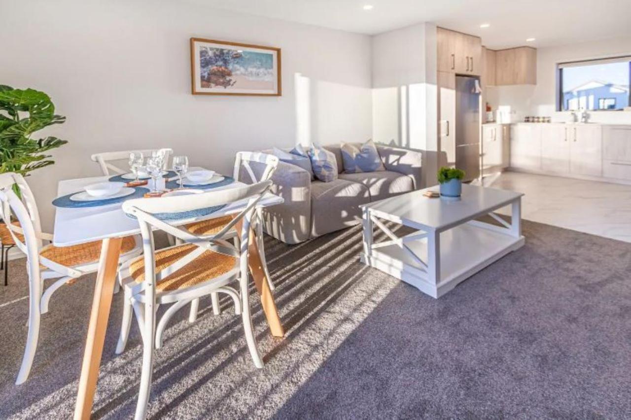 Front Abode- 2 Bed 2 Bath Apartment *