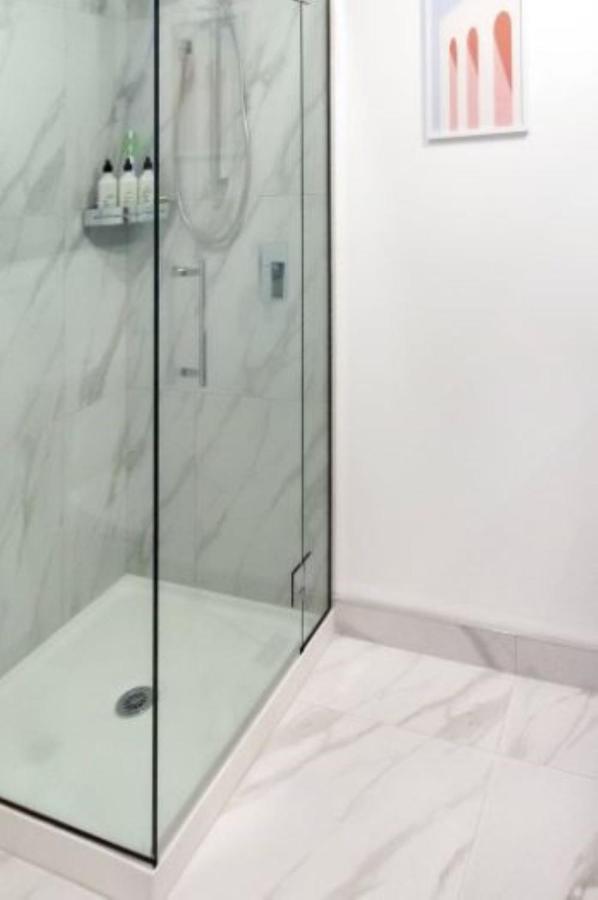 Front Abode- 2 Bed 2 Bath *
