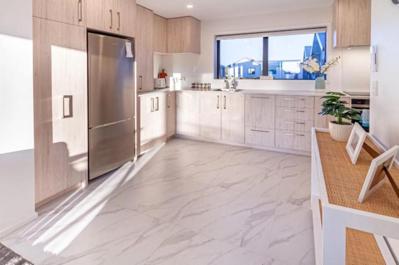Front Abode- 2 Bed 2 Bath Apartment *
