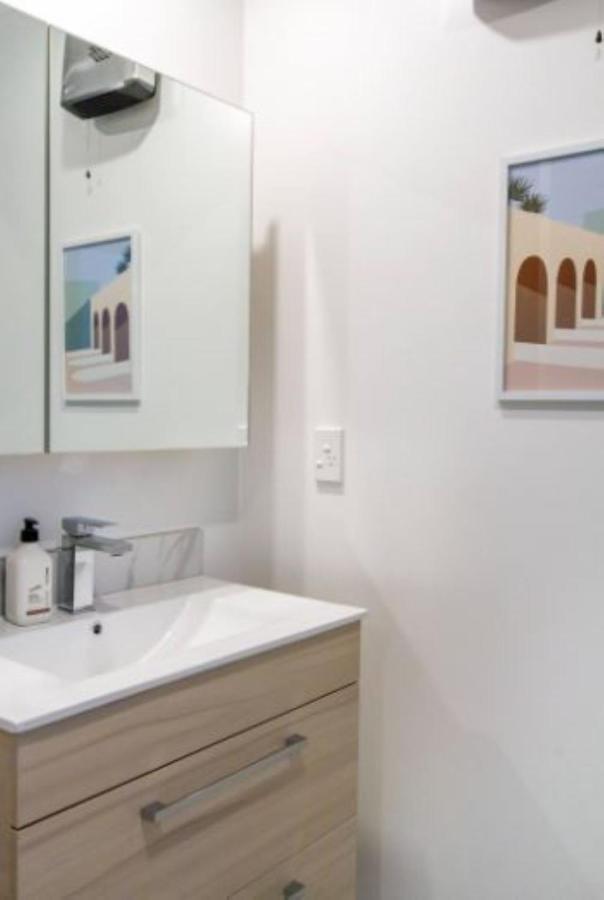 Front Abode- 2 Bed 2 Bath Christchurch