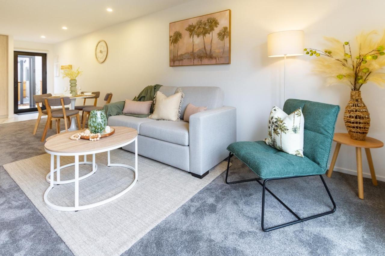 Apartment Sanctuary Close To The With Sofa Bed