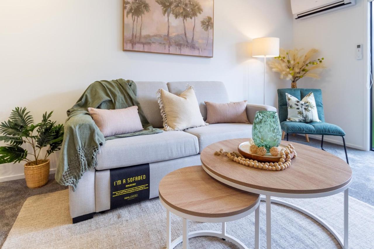 Sanctuary Close To The With Sofa Bed Apartment