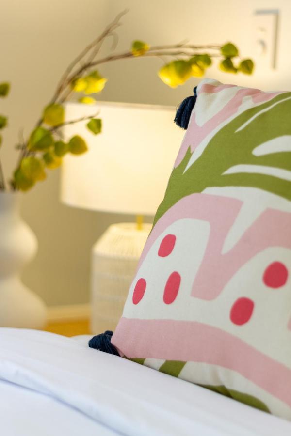 Apartment Sanctuary Close To The With Sofa Bed *