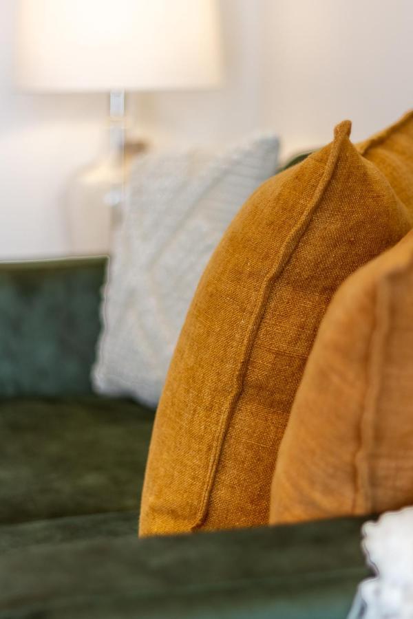 Heart Of Cbd Hideaway 2bed 1 Bath Apartment *