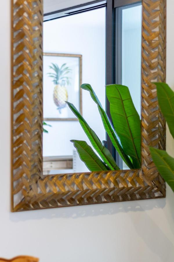 Heart Of Cbd Hideaway 2bed 1 Bath Apartment