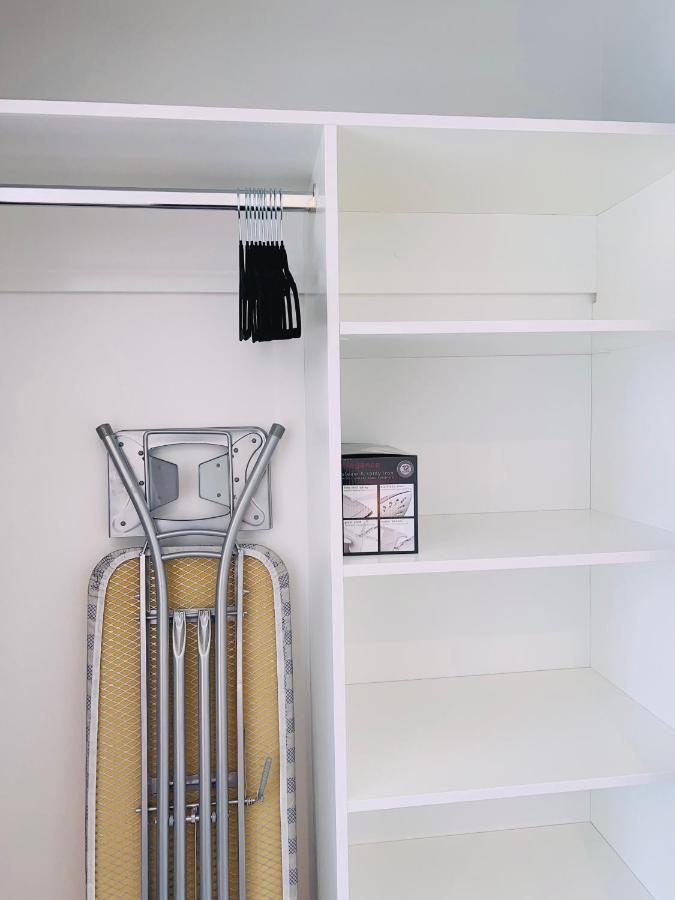 Walking Distance To Riverside Market & Hospital Apartment *