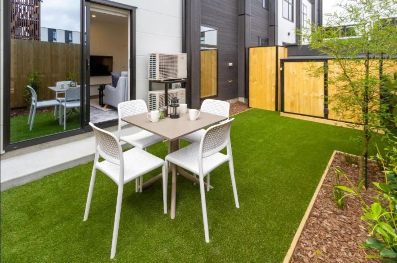 Serenity In The Centre: 2 Bed 2 Bath Christchurch