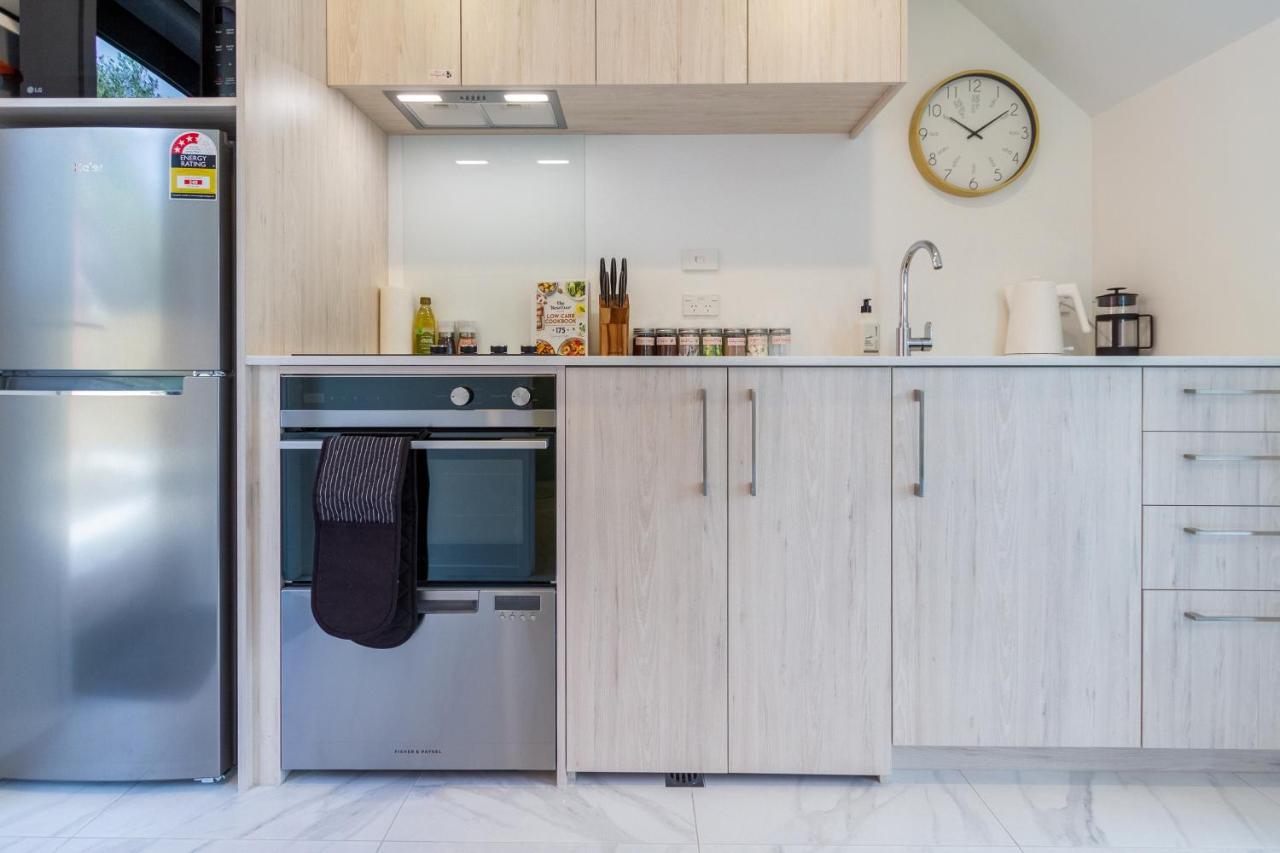Modern, Convenient, Central: 1 Bedroom Loft * Christchurch