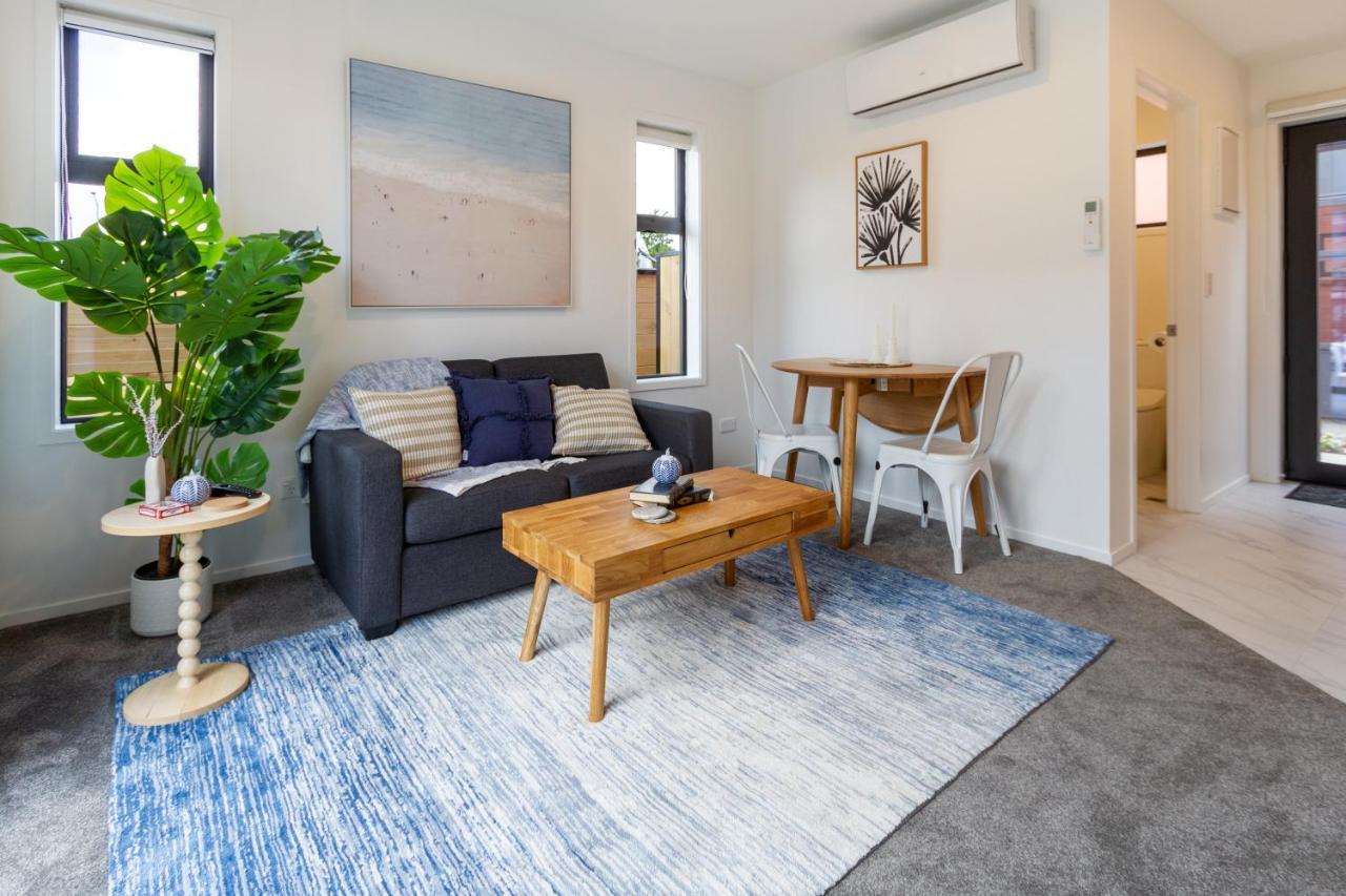 Modern, Convenient, Central: 1 Bedroom Loft Apartment