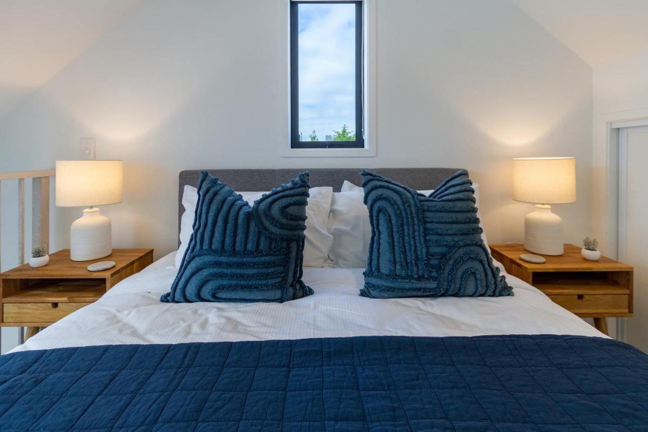 Modern, Convenient, Central: 1 Bedroom Loft Apartment
