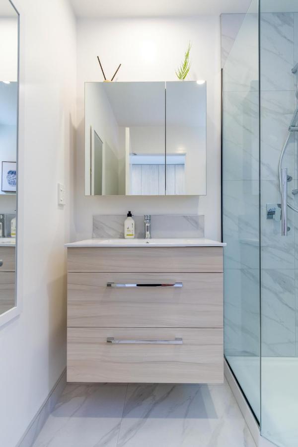 Modern, Convenient, Central: 1 Bedroom Loft
