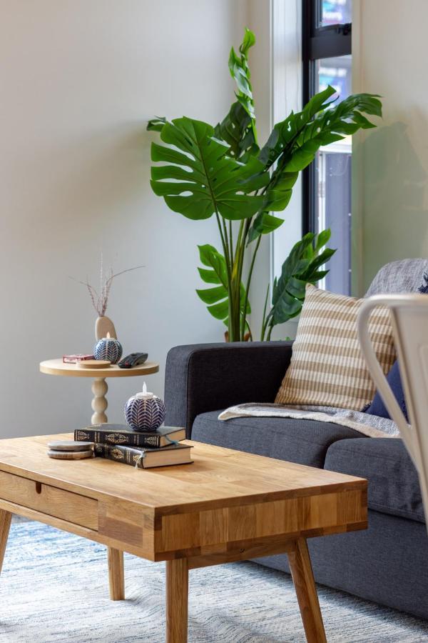 Modern, Convenient, Central: 1 Bedroom Loft * Christchurch